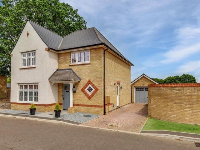 House for sale in Lee Chapel, Essex