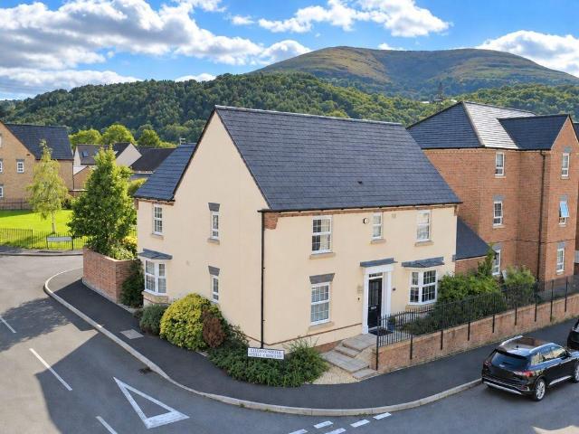 House for sale in Llanfoist Fawr, Abergavenny