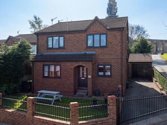 House for sale in Calverley, West Yorkshire