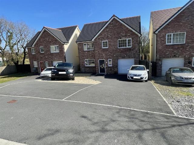 House for sale in Llanfihangel Aberbythych, Gorslas