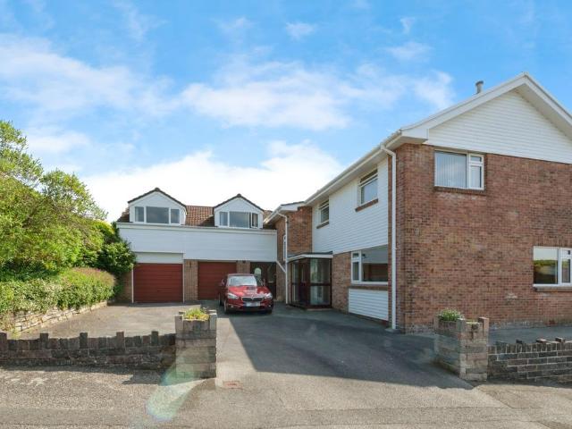 House for sale in Lamellion, Cornwall