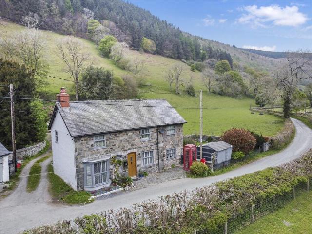 House for sale in Pen-y-Bont-Fawr, Pen-y-garnedd