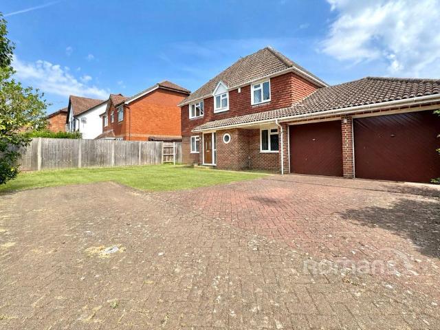 House for sale in College Town, Sandhurst