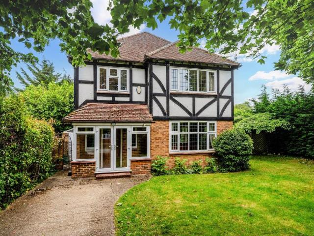 House for sale in Woodcote, Epsom