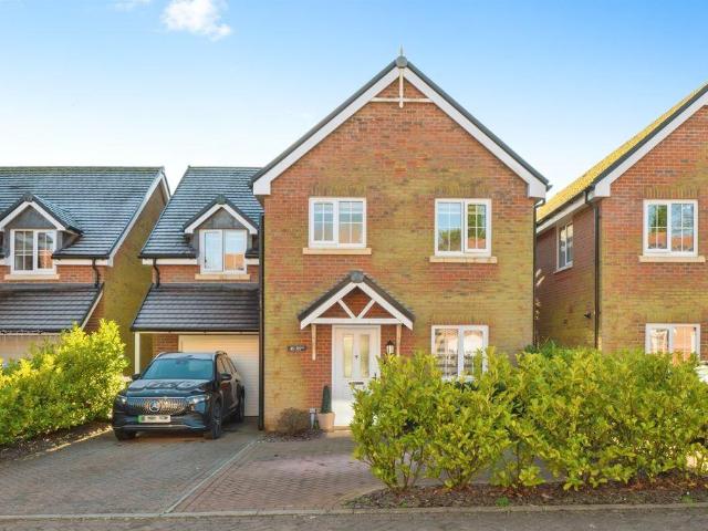 House for sale in Hedge End, Helford