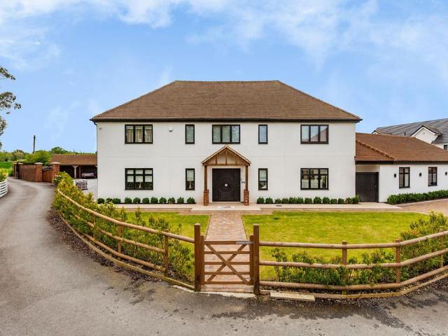 House for sale in Stondon Massey, Navestock Side