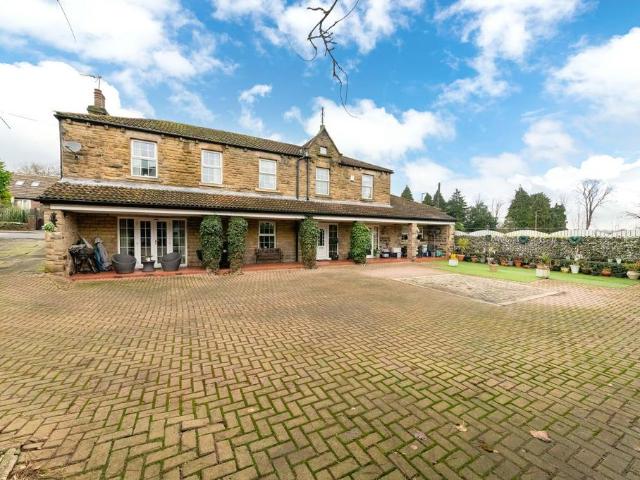 House for sale in Horbury, West Yorkshire