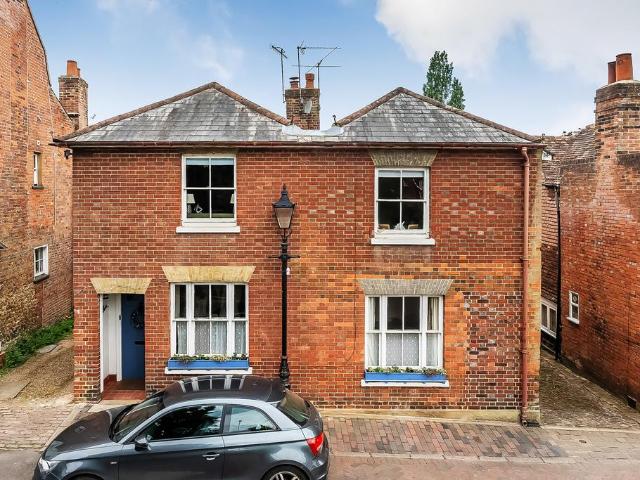 House for sale in Hillview, Surrey