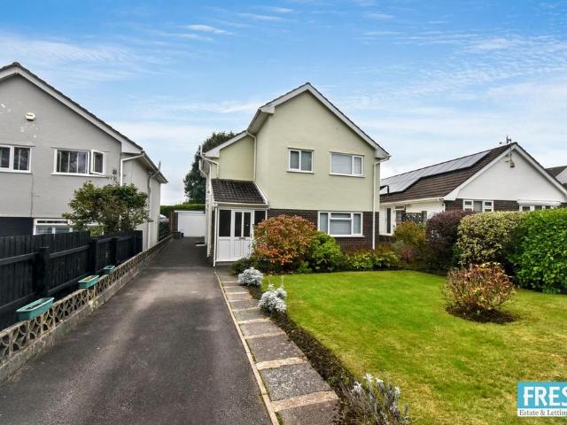 House for sale in Clase, Swansea