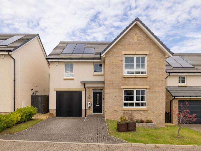 House for sale in Burdiehouse, City of Edinburgh