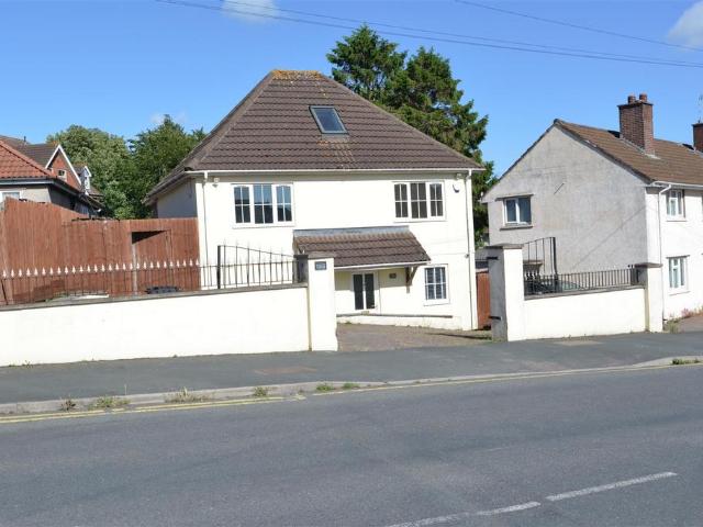 House for sale in Kingswood