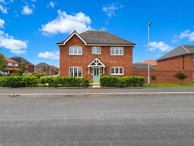 House for sale in Roby Mill, Lancashire