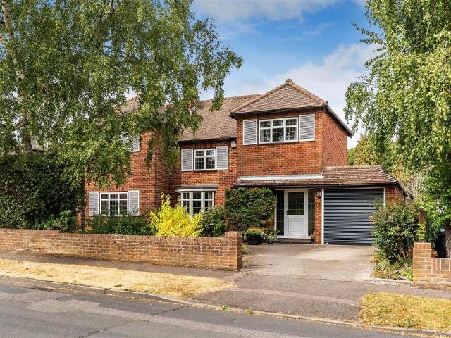 House for sale in Ashtead Park, Pachesham Park