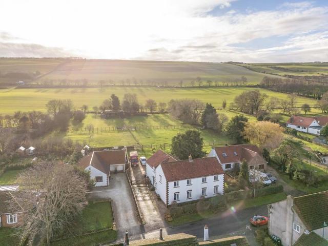 House for sale in Folkton, North Yorkshire