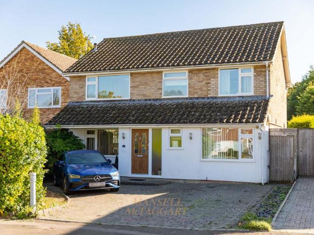 House for sale in Hillview, Surrey