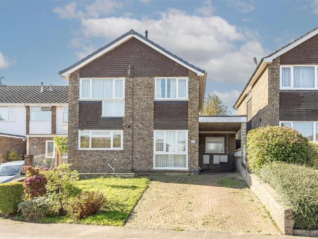 House for sale in Hatching Green, Five Acres