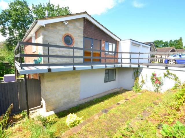 House for sale in Heol-las, Surrey