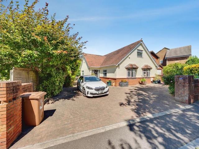 House for sale in Worcester Park Estate, Monks Orchard
