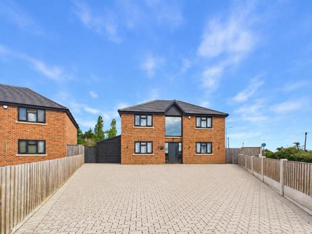 House for sale in Calcot, West Berkshire