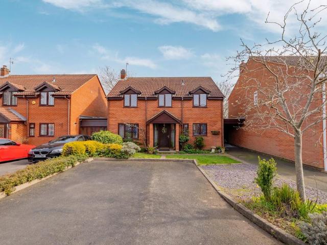 House for sale in Kingswinford, West Midlands