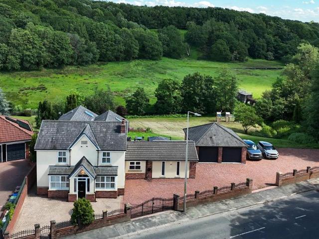 House for sale in Thornhill, Wigan
