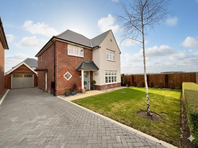 House for sale in Spring Park, Luton