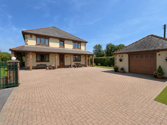 House for sale in Llangunnor, Wales