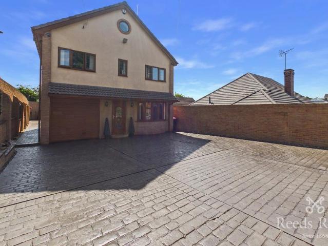 House for sale in Kimberworth, South Yorkshire