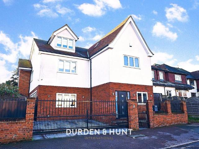 House for sale in Chigwell, Epping