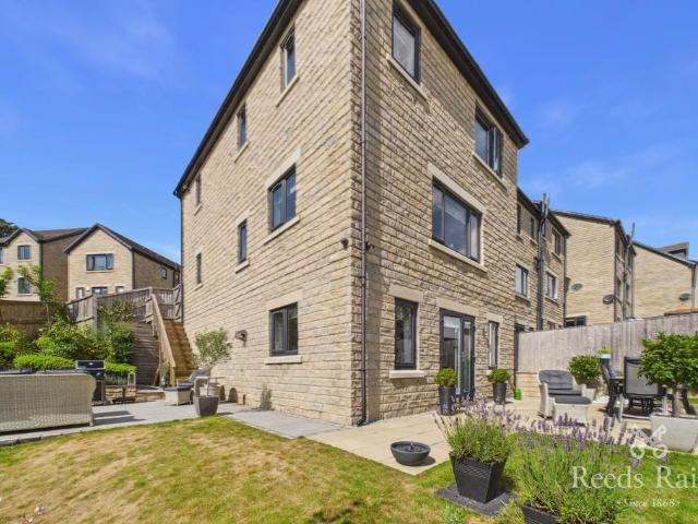 House for sale in Benomley, Kirklees