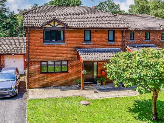 House for sale in Town Row, Cross In Hand