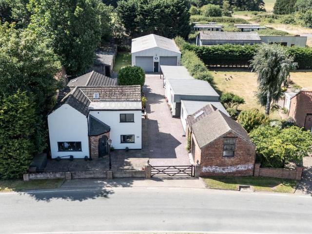 House for sale in Barmby On The Marsh, East Riding Of Yorkshire