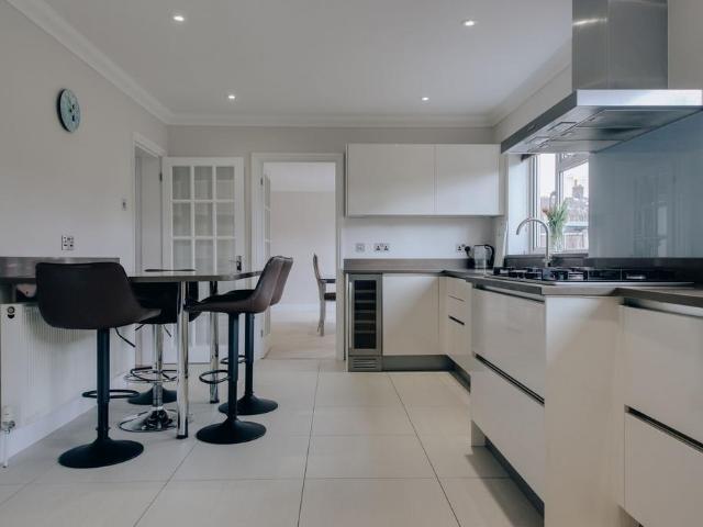 House for sale in Merry Hill, Hertsmere