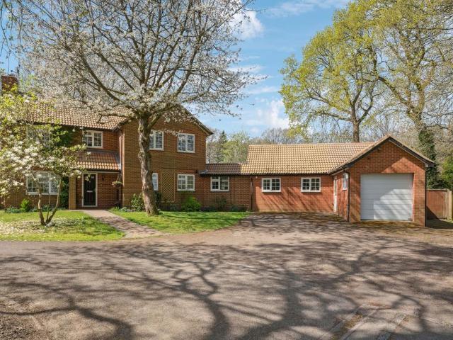 House for sale in Holywell, Studham