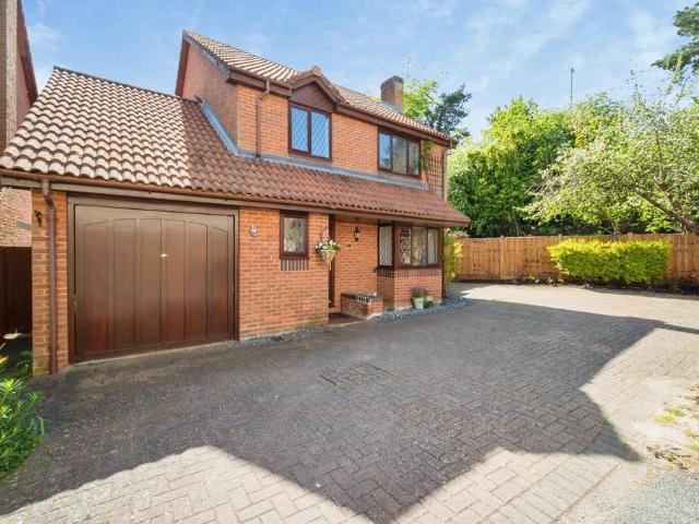 House for sale in Martin's Heron, Winkfield