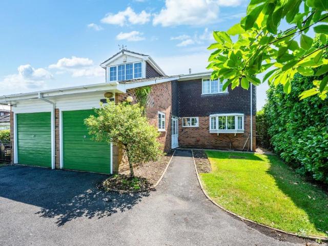 House for sale in Woodmansterne, Reigate and Banstead