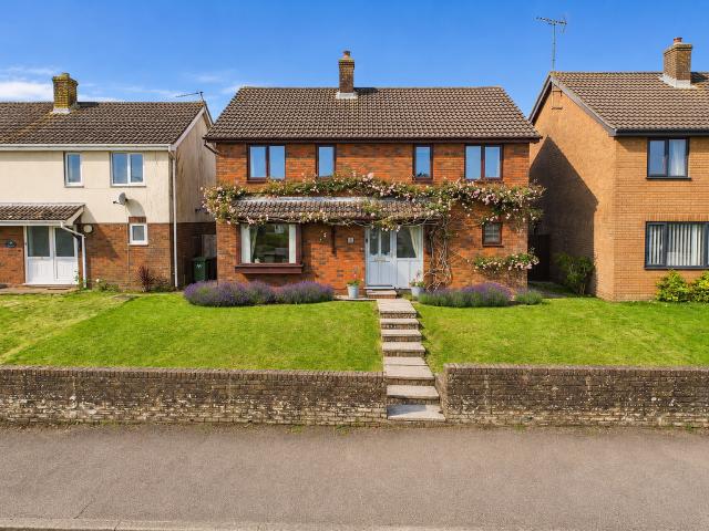 House for sale in Bromsberrow Heath, Gloucestershire