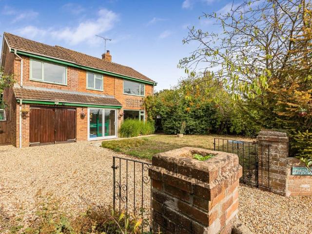 House for sale in Dauntsey, Wiltshire