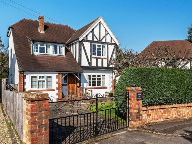 House for sale in Pachesham Park, Surrey