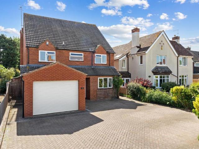 House for sale in Crookhill, Worcestershire