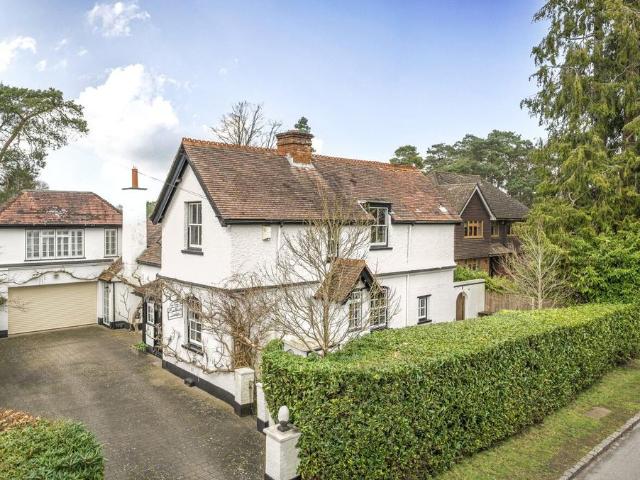 House for sale in Old Dean, Heol-las
