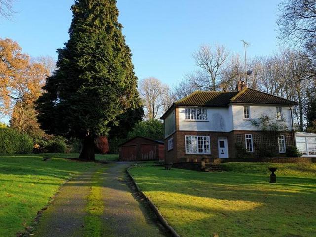 House for sale in Hillview, Surrey