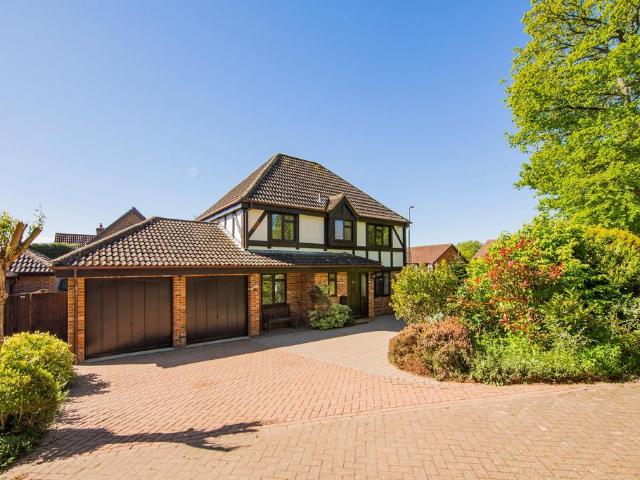 House for sale in Barretts Park, Cross In Hand