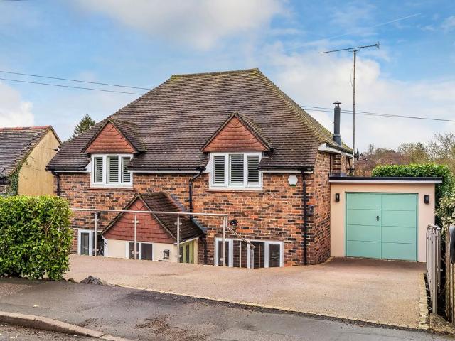 House for sale in Oxted, Hillview