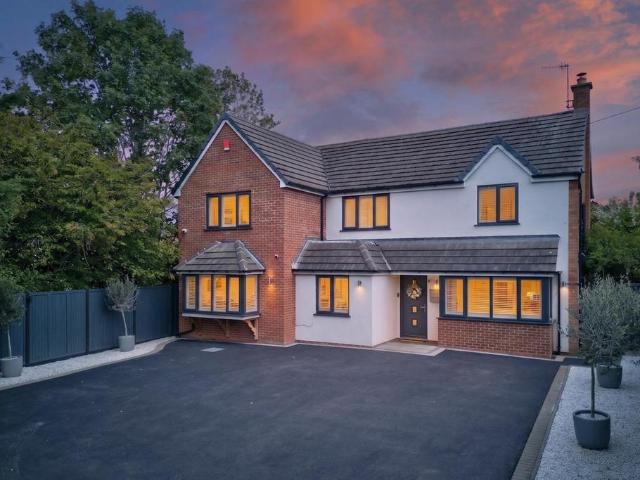 House for sale in Dodderhill, Crookhill
