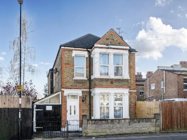 House for sale in London Borough of Lewisham, Bell Green