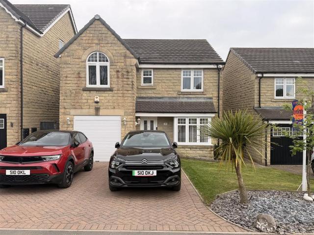 House for sale in Queensbury, West Yorkshire