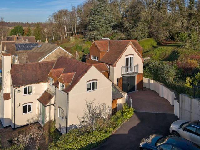House for sale in Bromsberrow Heath, Gloucestershire