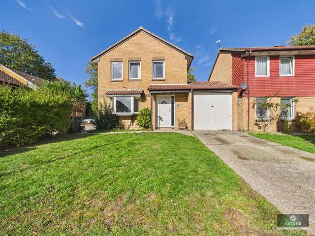 House for sale in Pound Hill, Crawley