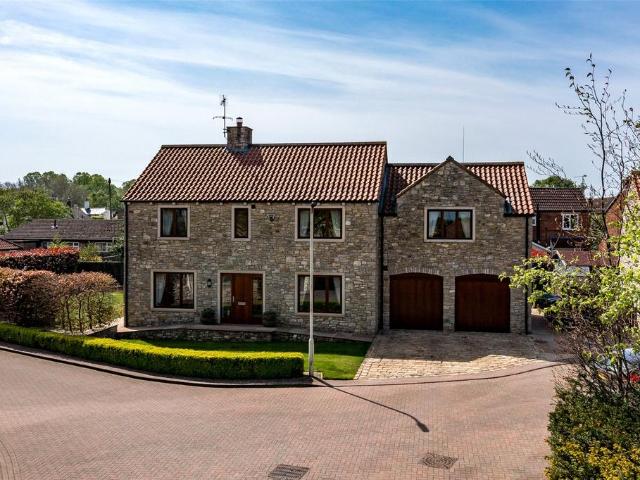 House for sale in Burton Salmon, North Yorkshire